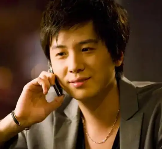 当时,在该剧中饰演男二号的李易峰,因出色表现赢得了广大观众的认可