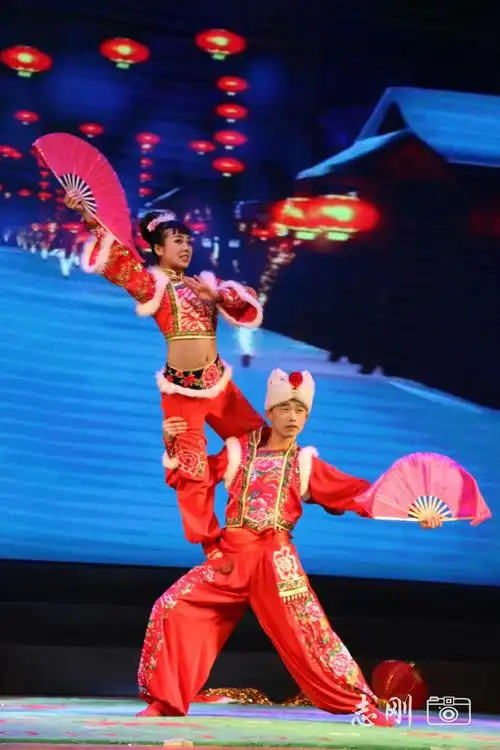 二人台《挂红灯》剧照