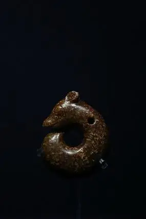 良渚文化龙形玉器