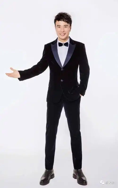 知名作家王万兵两家公司联袂推出黑夜尽头是曙光用歌声唤醒迷茫的灵魂