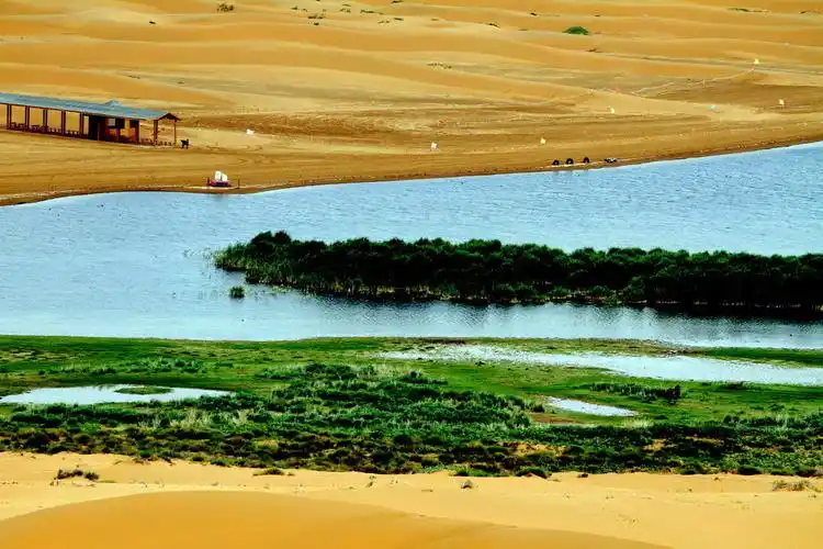 银川感悟·腾格里月亮湖