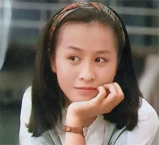 刘嘉玲祖籍江苏,出生在广西,后随父母定居苏州,在那里度过了她的童年