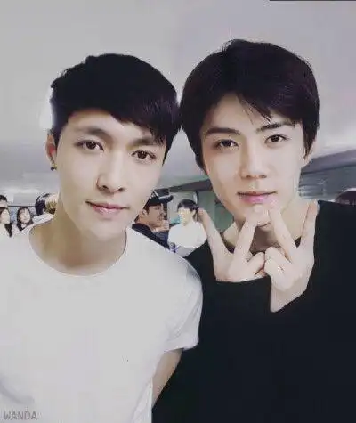 工作室分享张艺兴的童年旧照吴世勋多次cue张艺兴引回忆杀