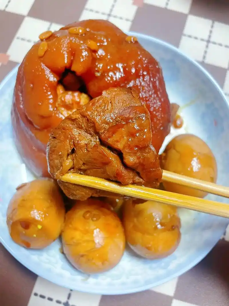 酱炖肘子,一个字:香!97超级软烂香嫩的大肘子给我香迷糊了! - 抖音