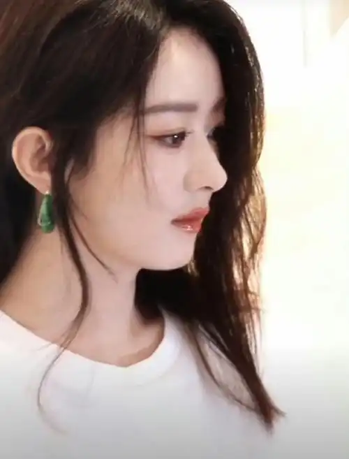 赵丽颖温柔白裙