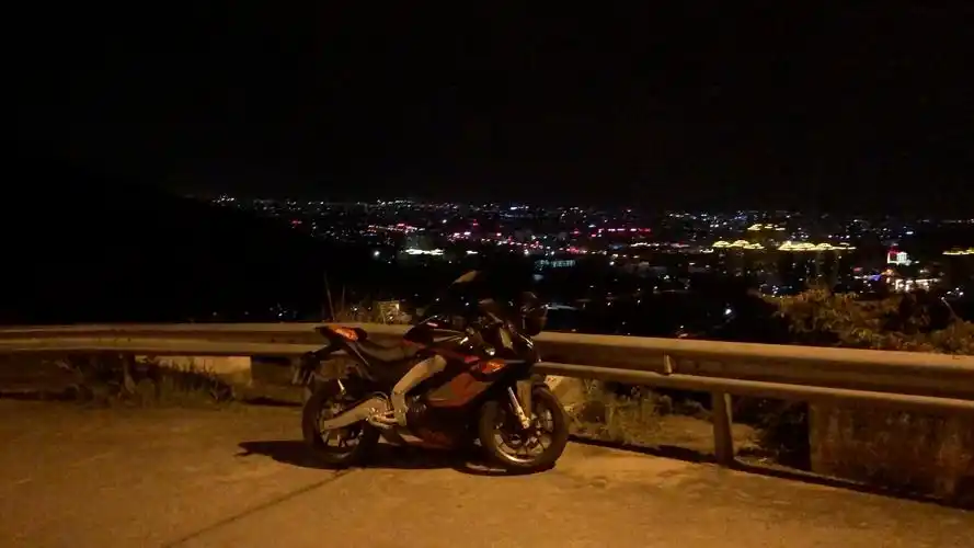 阿普利亚gpr150 夜景#摩托车##阿
