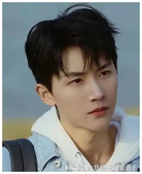 20位当红短剧男演员谁最霸道最总裁按评论区热度排名