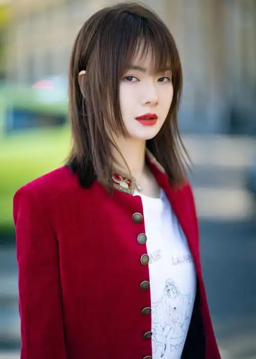 戚薇短发造型(戚薇短发造型大全)