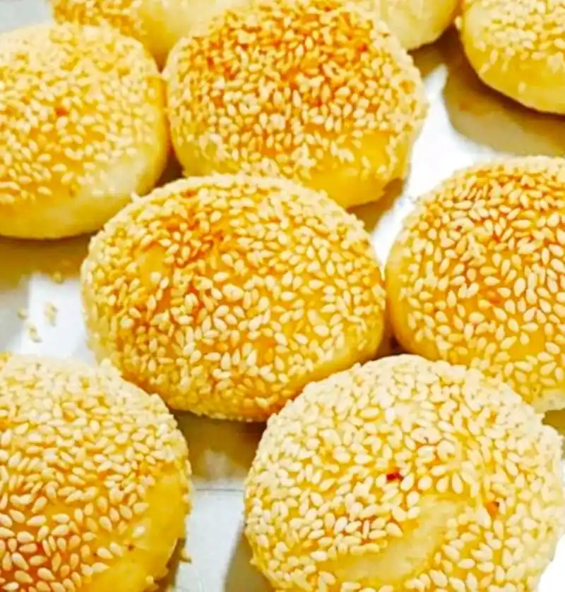 江苏特色传统小吃"黄桥烧饼"