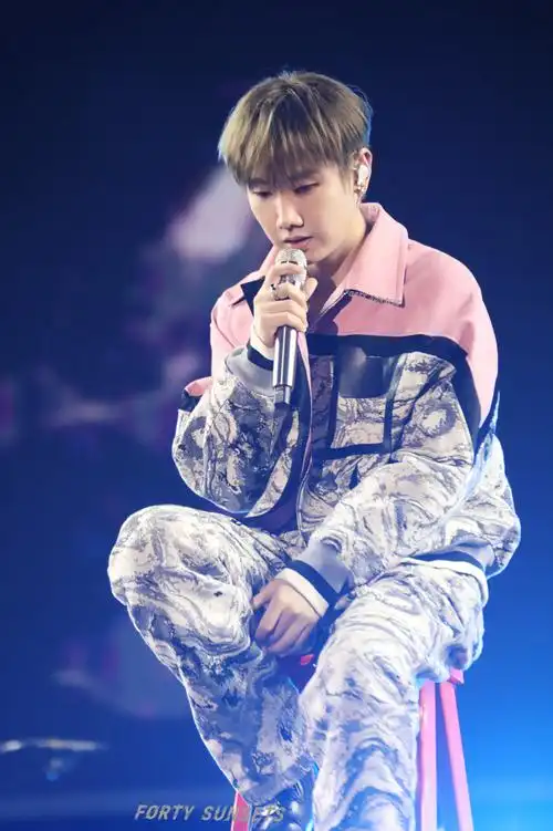 汪苏泷实体专辑21世纪罗曼史