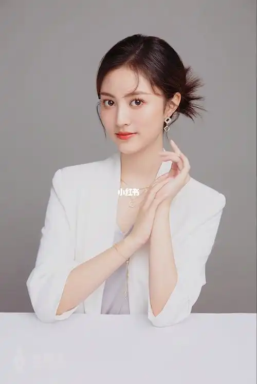 照67低调不失气质的着装——67诠释干练之美#杭州拍照  #职业照