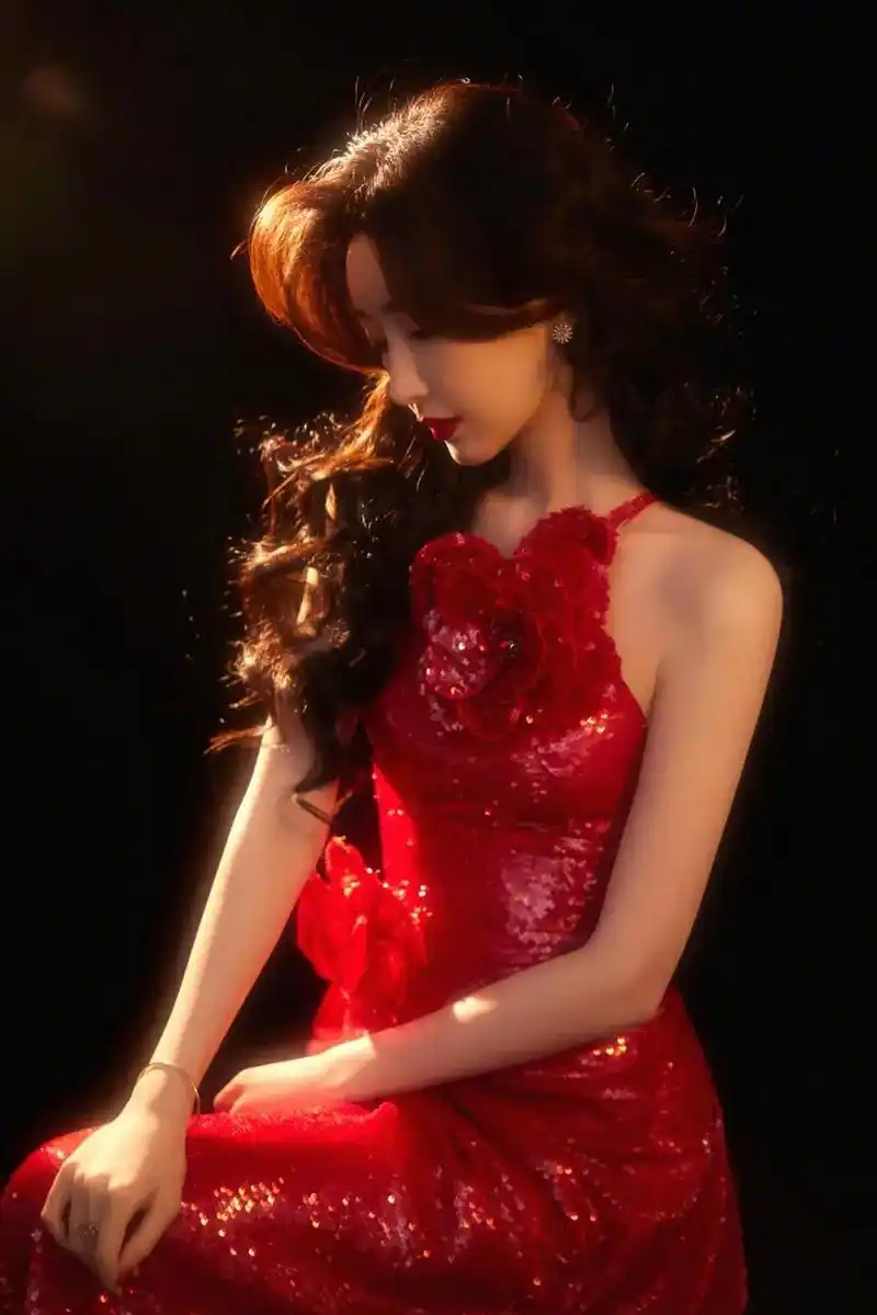 展现港风美人风采#毛晓彤# #毛晓彤港风美人鱼# #毛晓彤红色亮片裙