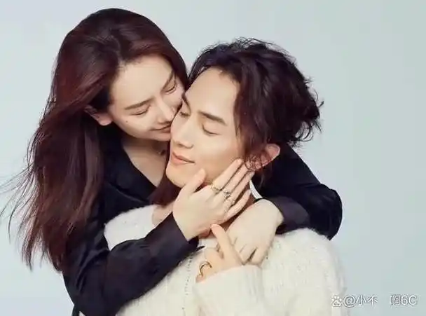 近日,戚薇在一场突如其来的暴雨中完成了自己的婚礼.