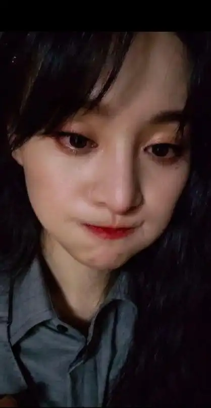 郑爽罕见晒自拍照,眼含热泪发文为自己庆生!铁粉立马送上礼物!