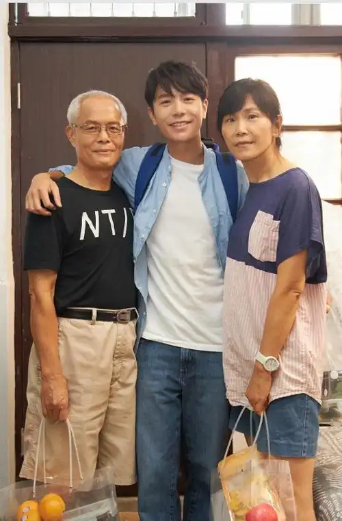 韦礼安揪爸妈拍mv 突袭庆生超窝心