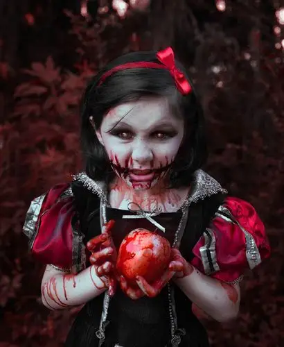 摄影师拍摄恐怖儿童照令人胆寒【组图】