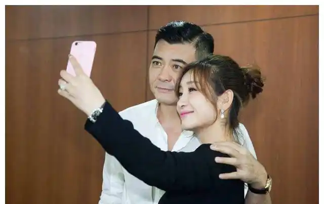 王新军:为娶秦海璐抛弃前妻,前妻红了他糊了|唐静|李湘|演员_网易订阅