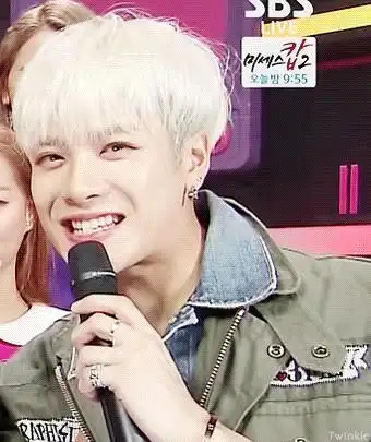 王嘉尔 卖萌 阳光男孩 眯眼