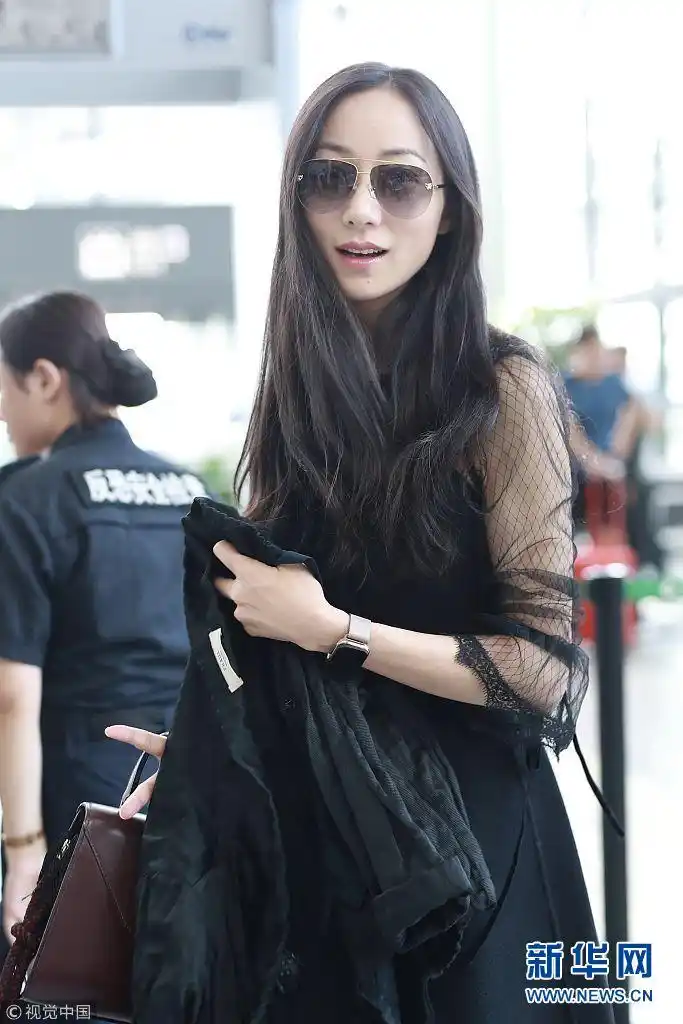 韩雪现身机场优雅尽显