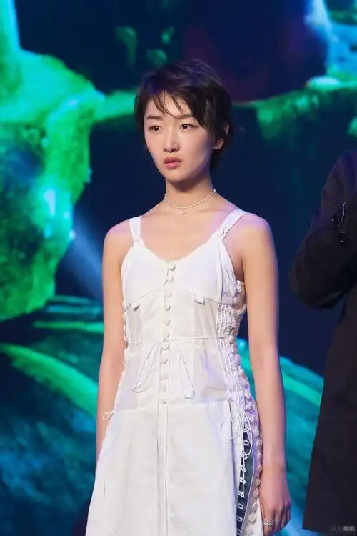 往事|清纯可爱!周冬雨18岁刚出道照片曝光