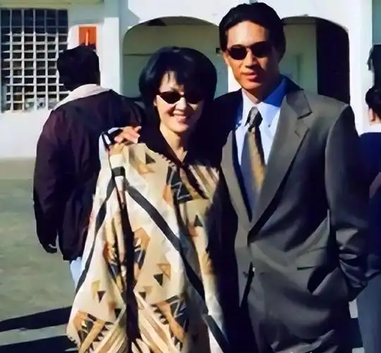 60岁王姬:说做演员很难,被骂国内赚钱国外花,儿子是一生的痛