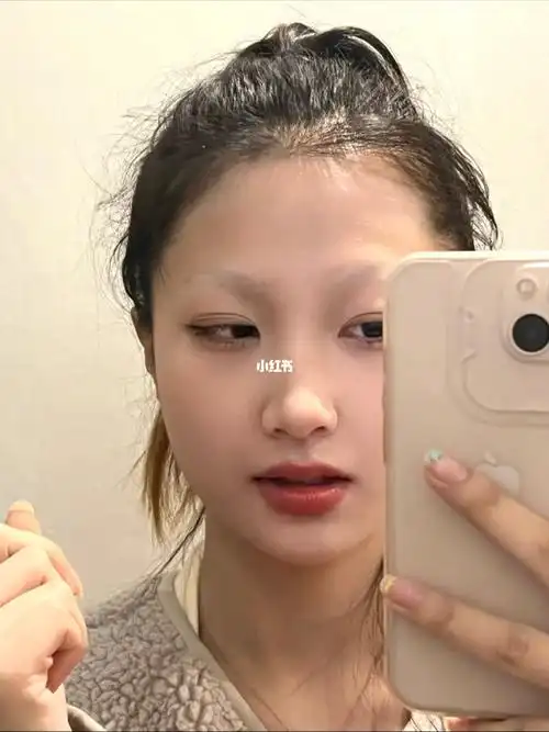 剃光了眉毛怎么会后悔呢我们都只活一次