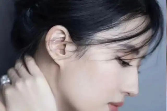 刘亦菲侧面鼻骨变突起,颜值随岁月改变,样貌变英气