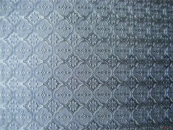 摘要:压花玻璃又称花纹玻璃或滚花玻璃,一般分为压花玻璃,真空镀膜