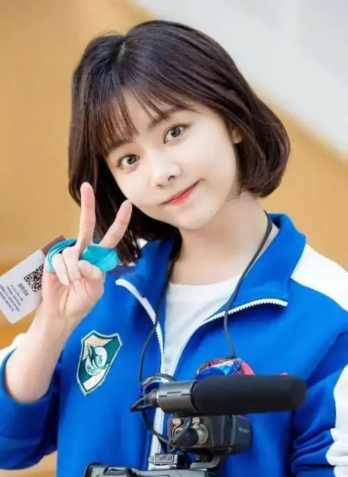 善恶到头终有报33岁无人敢娶的谭松韵已经活成了笑话