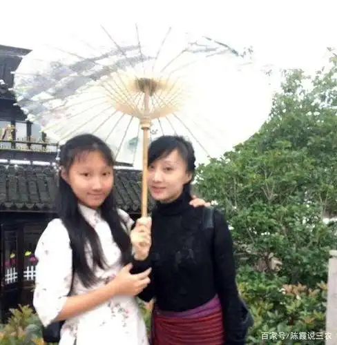 如今,云飞前妻高月和女儿的生活没有因为云飞的离开而变得寡淡无味