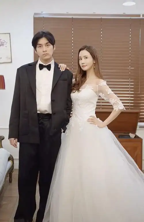 李多海晒婚纱视频,附文"婚期将至",网友却吐槽男方配不上她|李易峰