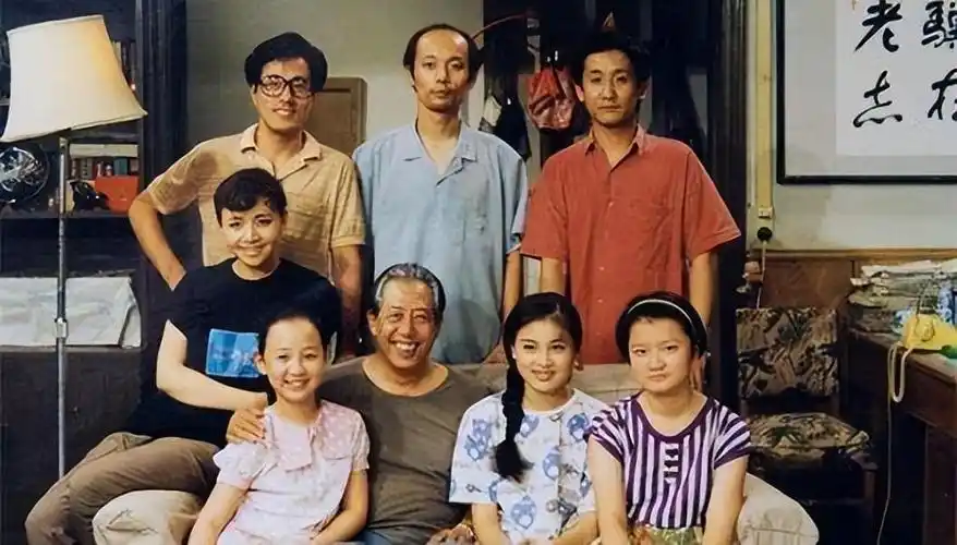 回顾国家一级演员杨立新娶平凡妻子恩爱39年唯儿子让他有烦恼