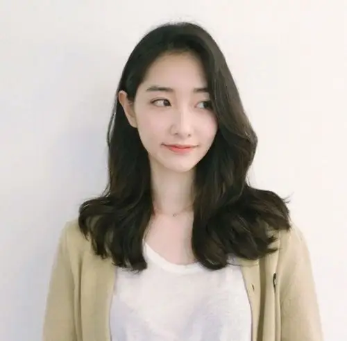 最美三七分中长发,特别彰显出女人味 67676767-发型- 女人街