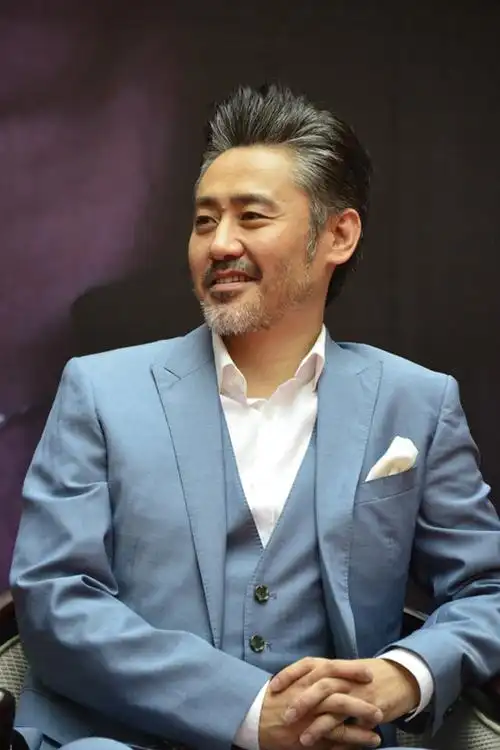 《离婚律师》吴秀波胡子"受追捧" 与导演穿同样衣服