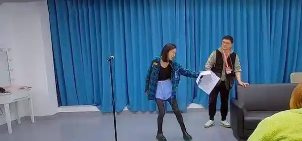 《听姐说》首播,玲花忘词,阚清子冷场,应采儿直呼王子文太烦了_姐姐