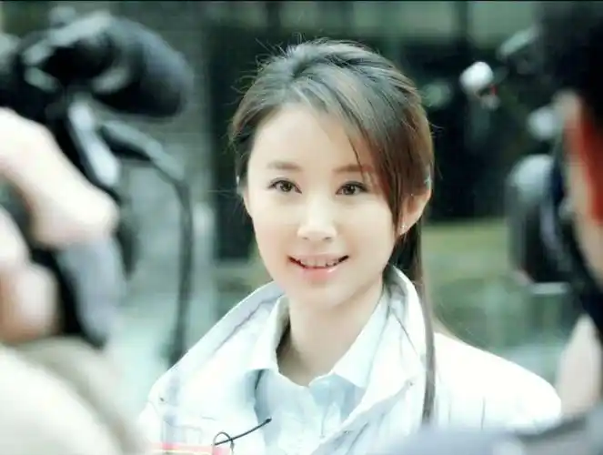 未婚未育一个人住180平房子的舒畅,35岁不拍戏去带货也快乐