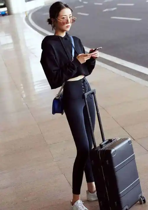 原创有种羡慕叫李溪芮的腿你80斤都挤不进的瑜伽裤她却宽松得要命