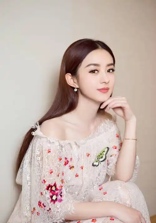 赵丽颖跟郑晓龙吃饭上热搜,实为《有匪》预热_王一博_合作_话题