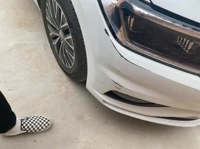 21款速腾,前保险杠蹭石头上了,怎么处理比较好