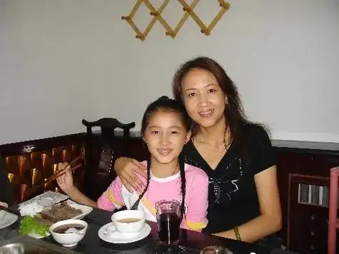 关少曾离过婚几个老婆第一任妻子的照片 关晓彤妈妈李君资料简介