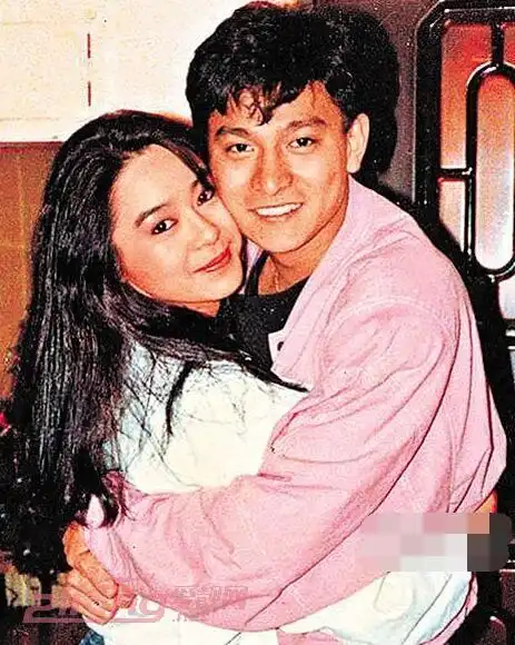 资料 > 正文 2012年46岁的朱丽倩为刘德华产下一女,刘德华老来得子,对