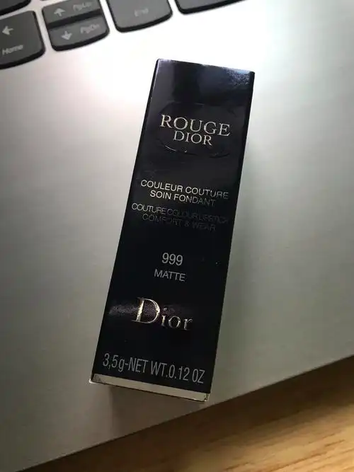 迪奥口红上从包装跟管底印的都是3,5g这家店铺买的外包装3,5而管底印