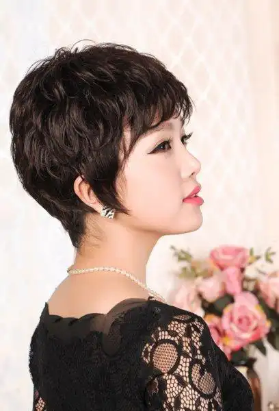 头发稀少的中年妈妈发型 女士剪干练短发全靠它(2) - 发型设计 - 辣妈