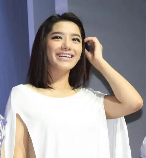 曾超女夺冠后"无人问津",如今却因整容失败爆火,现状