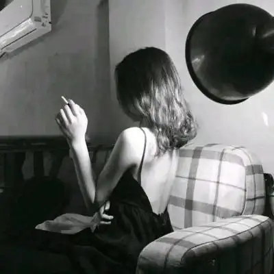 78157815女生黑白头像78157815_微信头像_我要个性网