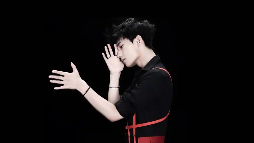 杨洋 高清无印 芭莎图 最想看到越来越不一样风格的你 【电脑壁纸1920