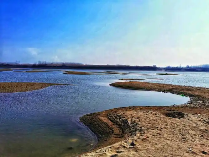 长江岸边醉美的沙滩