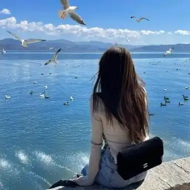 2023超好看真人女生头像背影