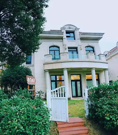 美兰湖高尔夫球场内千平独栋豪装高端别墅