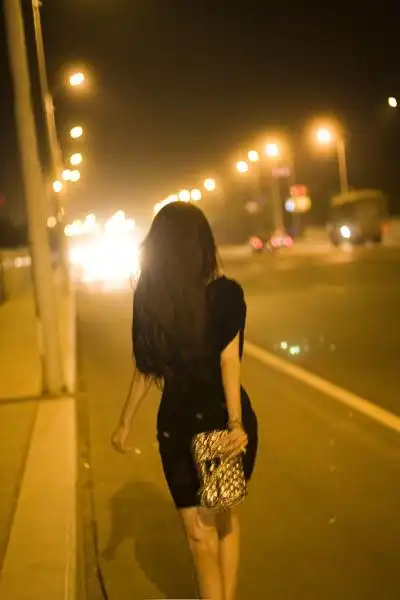 一个人的孤独城市夜晚